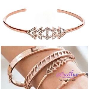 🥳 3/$26 Stella & Dot Pave Chevron Triangle Bracelet Rose Gold